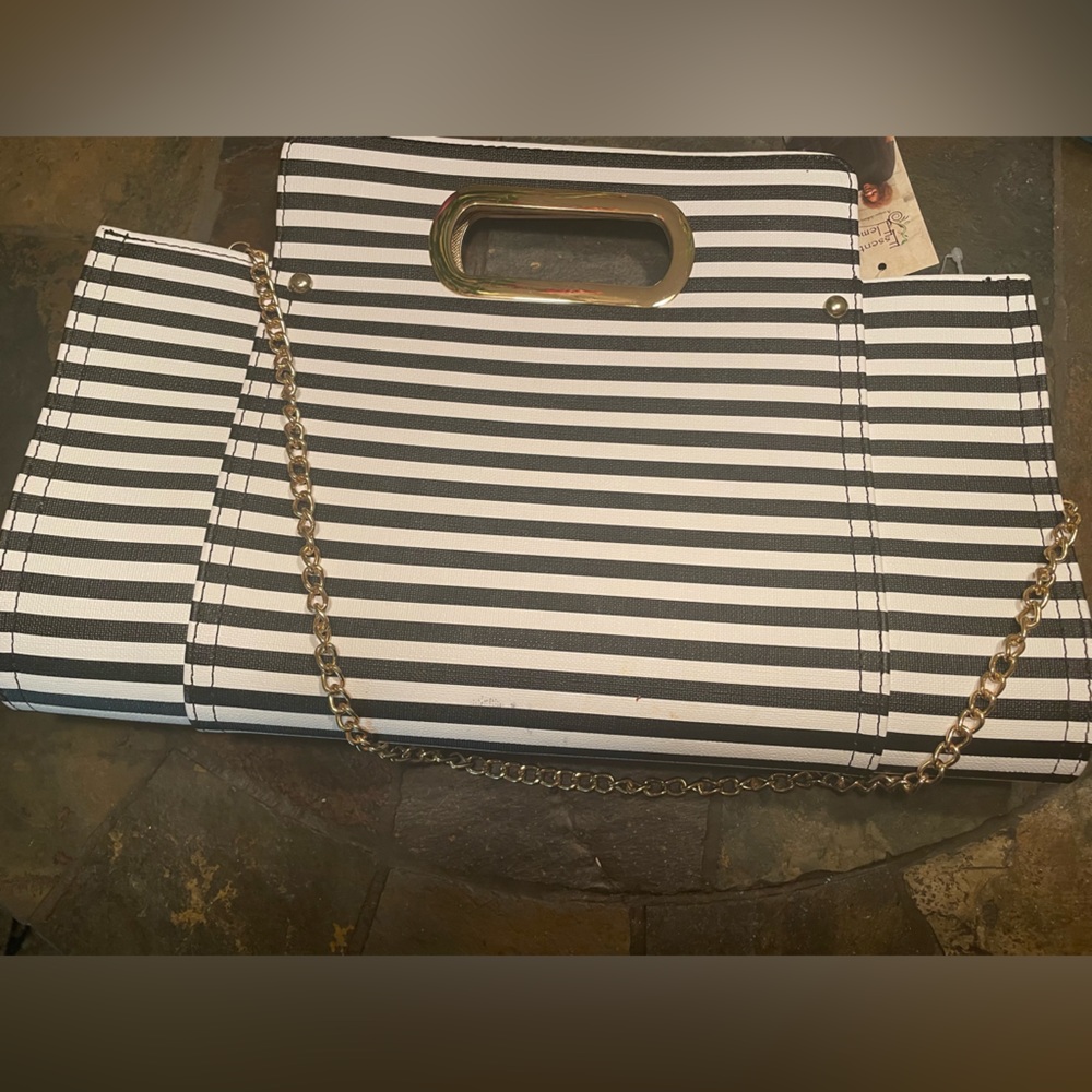 😍NWT Essential Elements clutch bag with chain strap💕💕